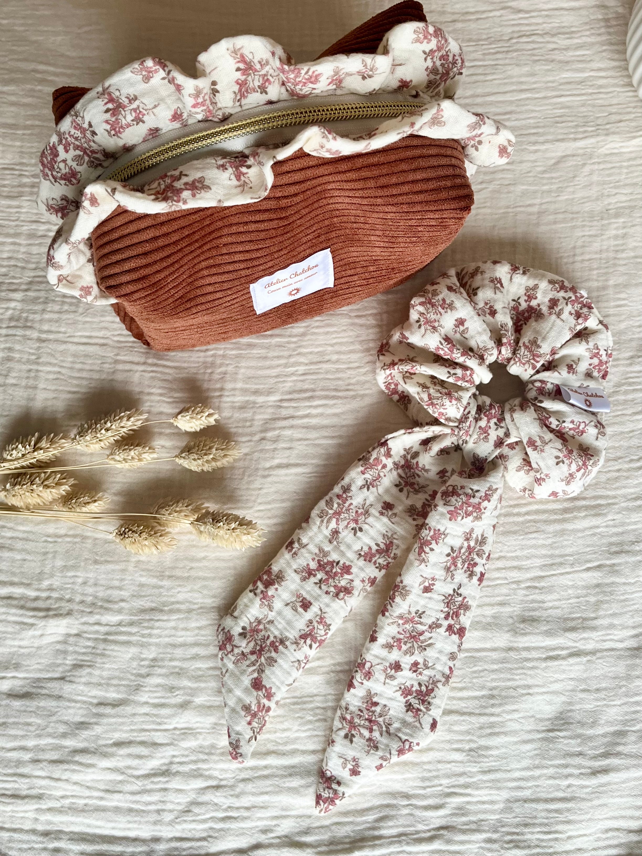 Trousse de toilette velours côtelé froufrous