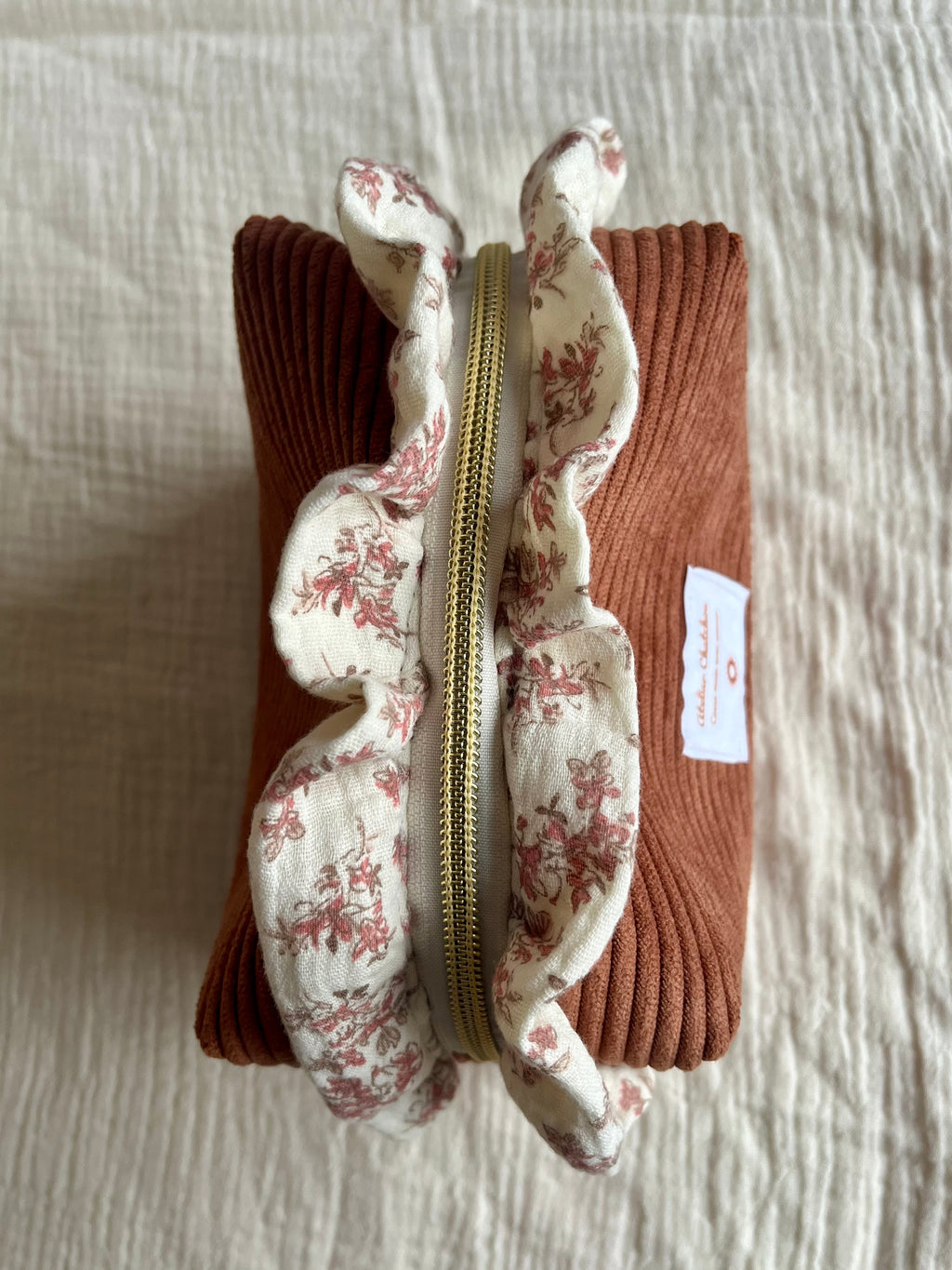 Trousse de toilette velours côtelé froufrous