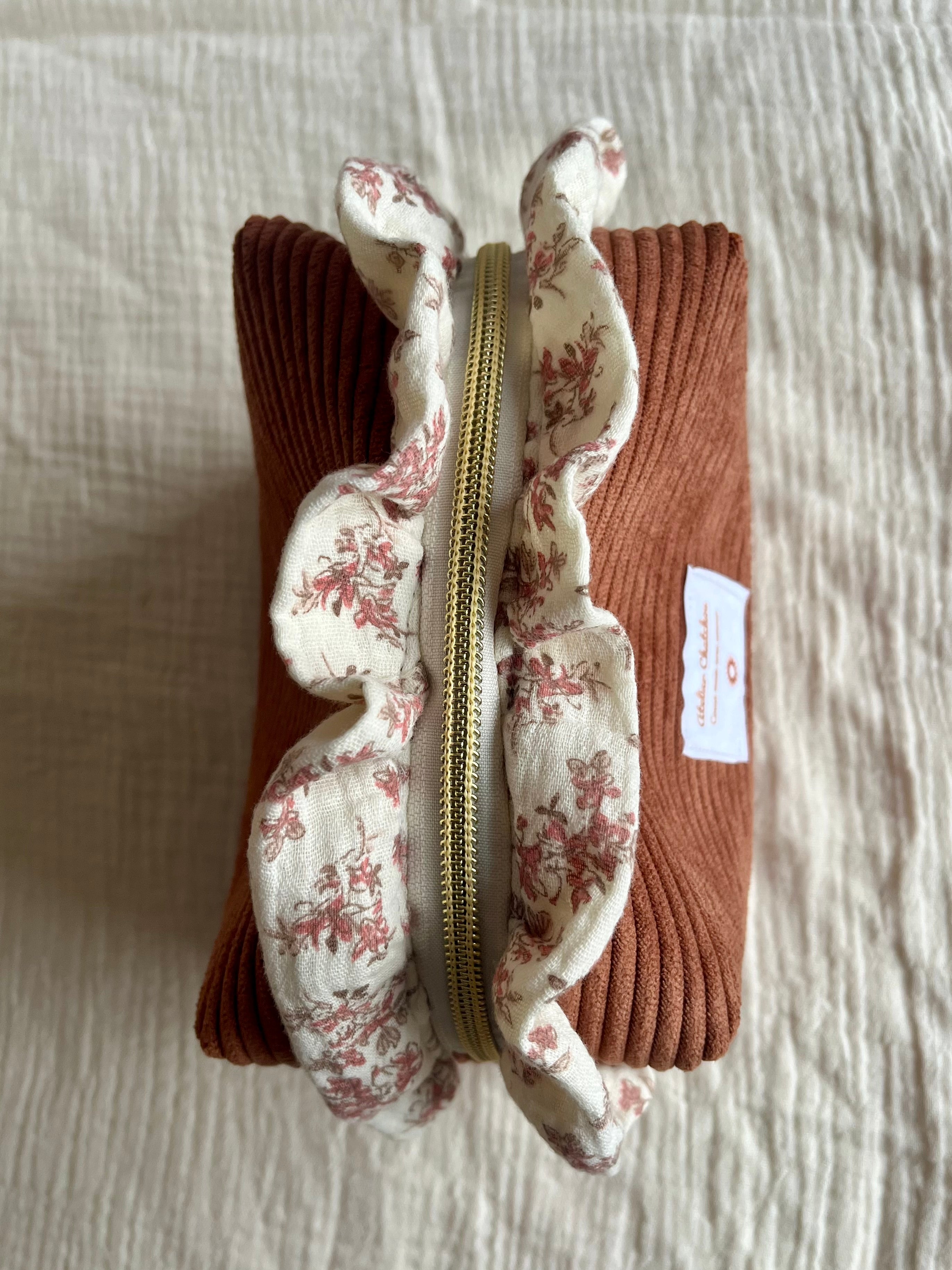 Trousse de toilette velours côtelé froufrous