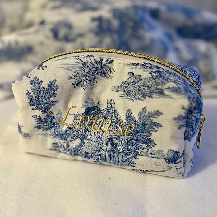 trousse brodée toile de jouy